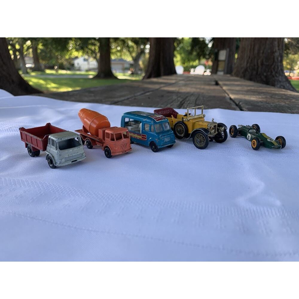 Vintage lot of 5 Matchbox Lesney Made in England